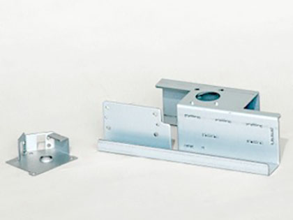 モーター取付け金具（精密板金加工）